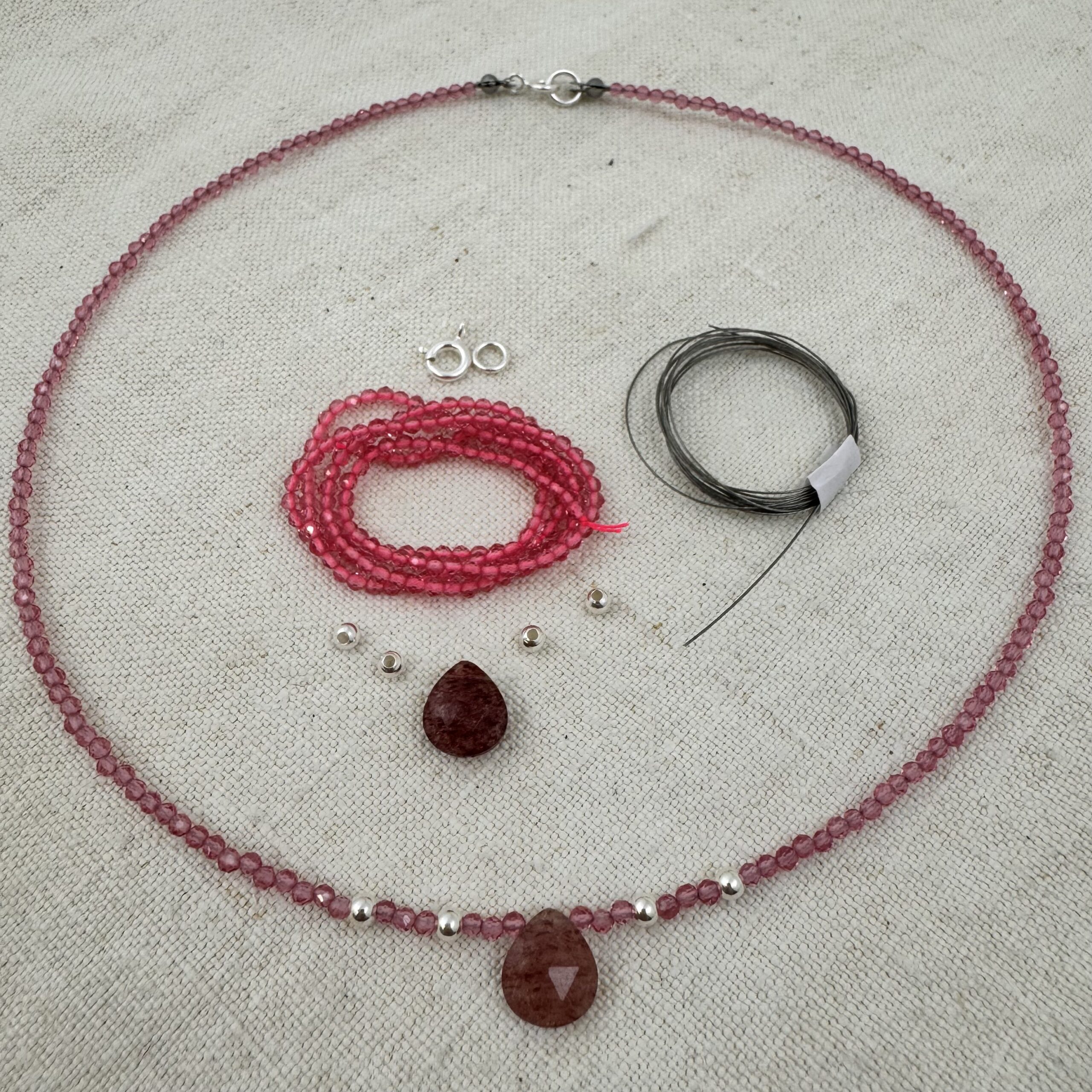Kit Collana Zirconi e Goccia Quarzo Fragola 1