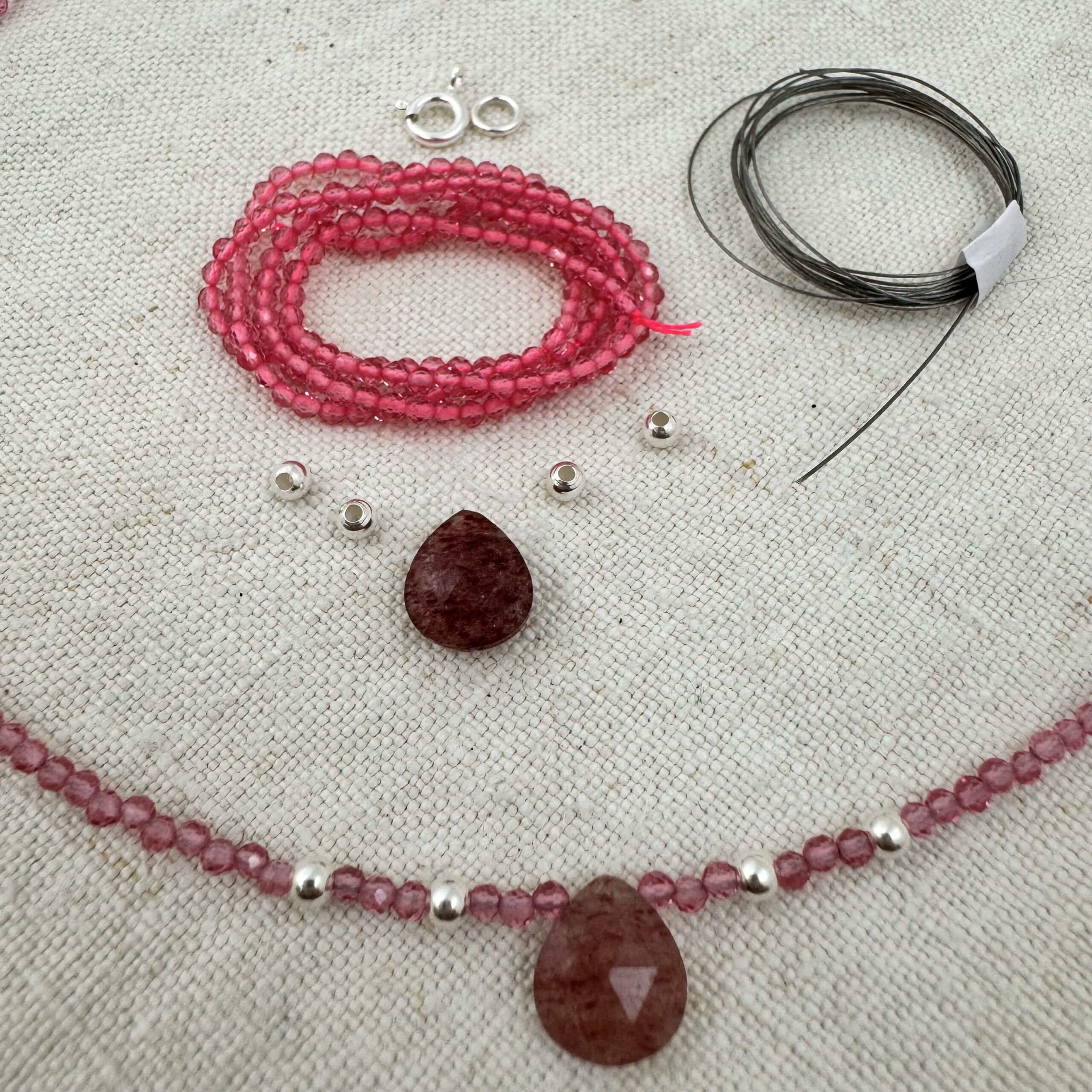 Kit Collana Zirconi e Goccia Quarzo Fragola 2