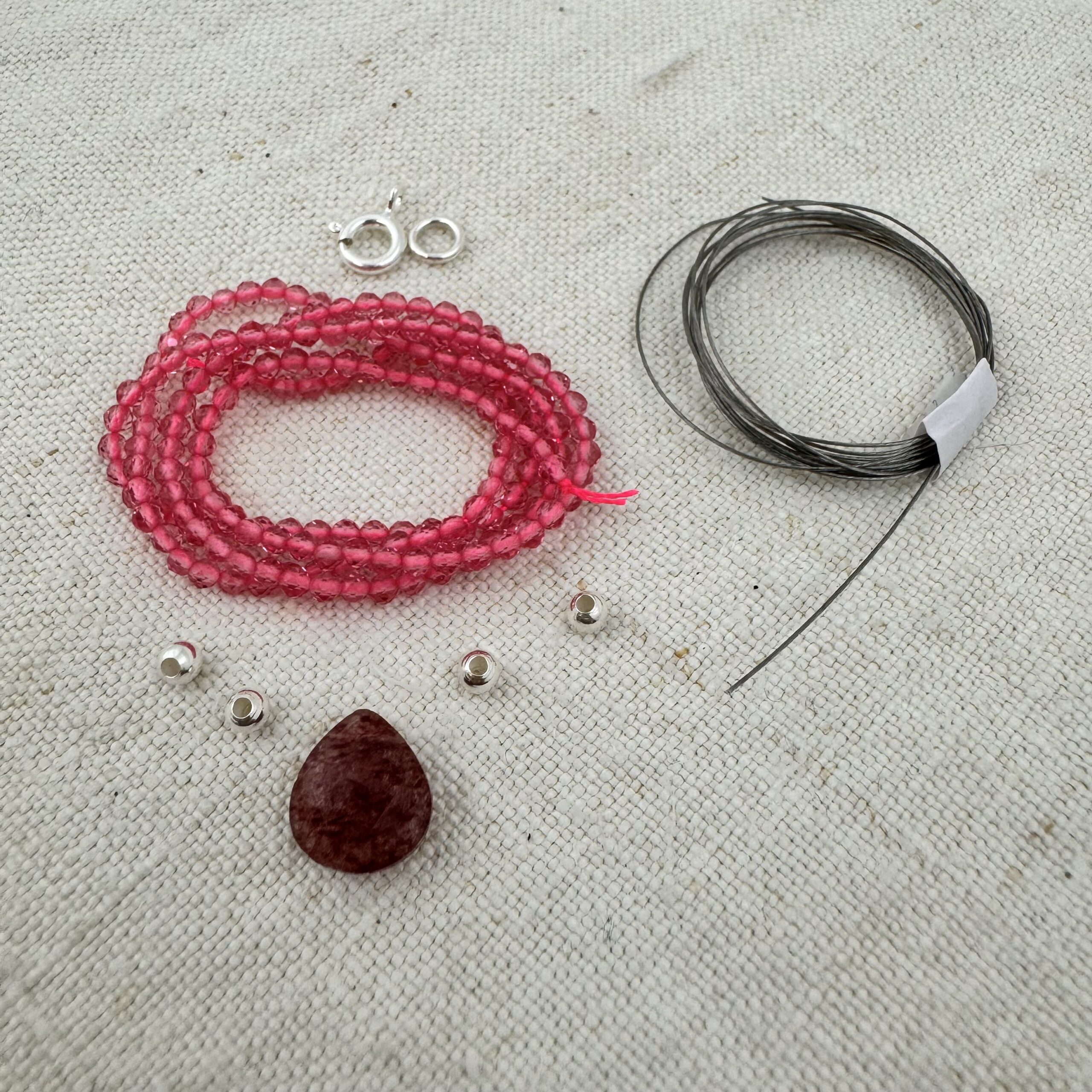 Kit Collana Zirconi e Goccia Quarzo Fragola 3