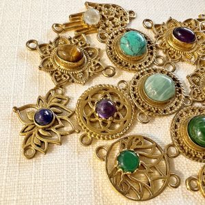 Connettori in ottone e pietre dure