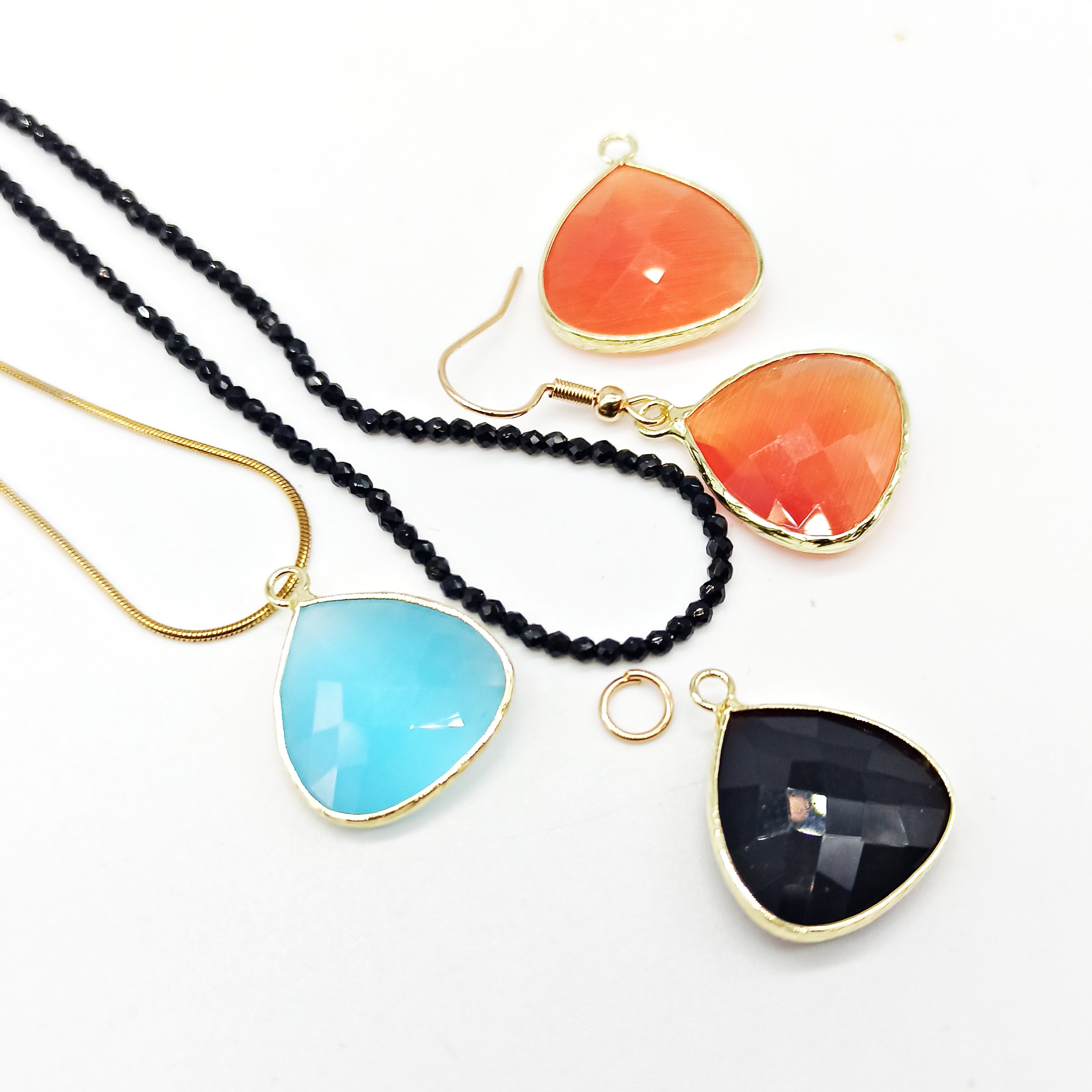 Coppia ciondoli cristallo a goccia con montatura ottone - immagine 2