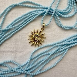 Collana in acciaio dorato con cristallo azzurro pieno