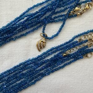 Collana in acciaio dorato con cristallo acquamarina