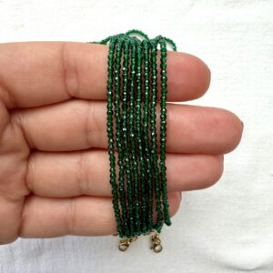Alternative view of Collana in acciaio dorato con cristallo verde smeraldo