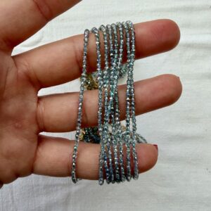 Alternative view of Collana in acciaio dorato con cristallo trasparente iridato