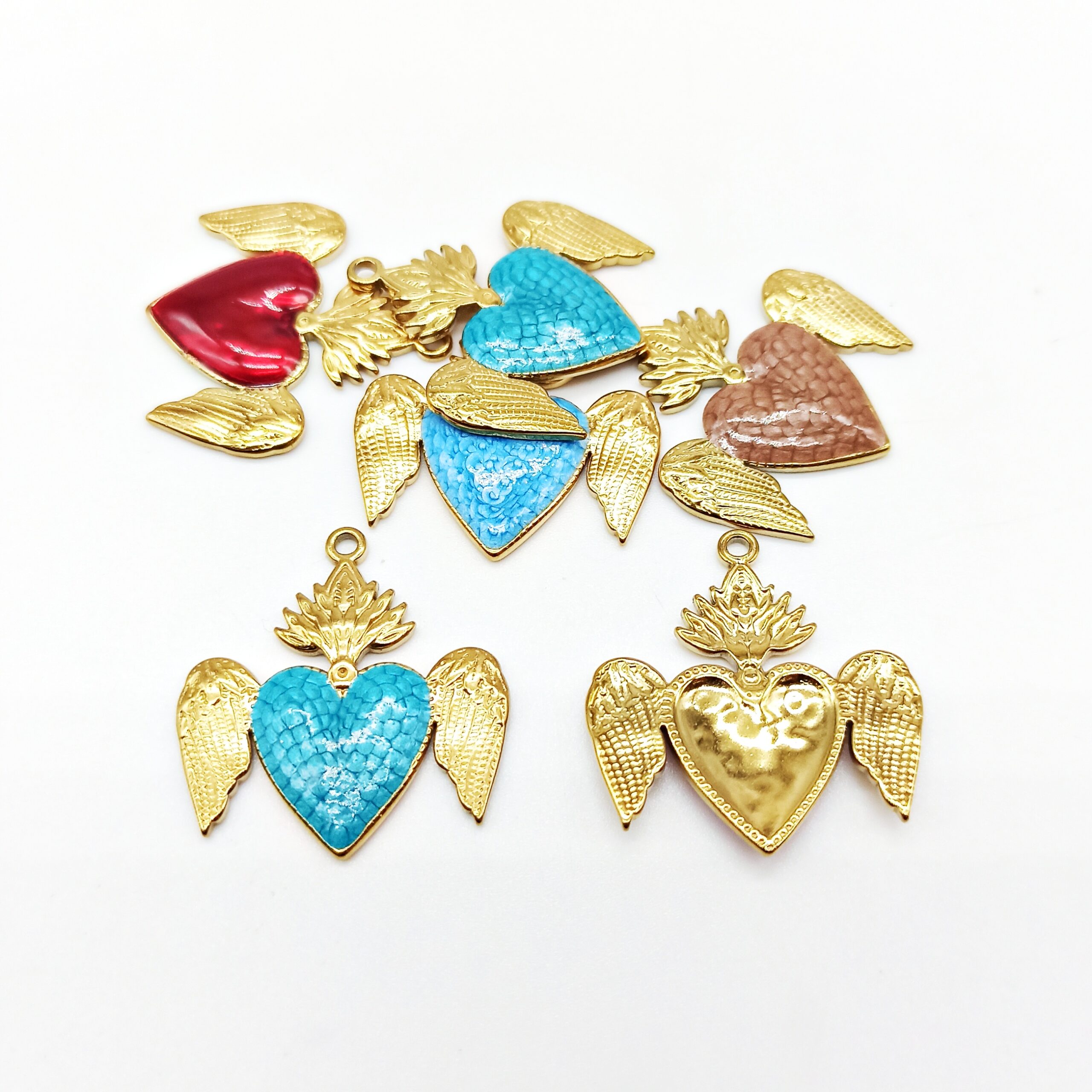 Ciondolo cuore sacro con ali acciaio dorato smaltato - immagine 2