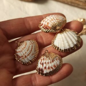 Ciondolo conchiglia naturale #6 con bordo dorato