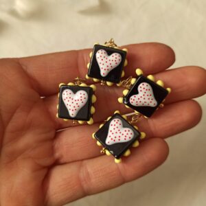 Alternative view of Ciondolo cuore nero quadrato in ceramica e acciaio