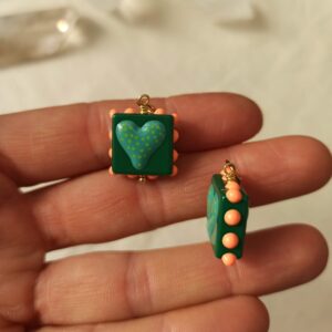 Ciondolo cuore verde quadrato in ceramica e acciaio