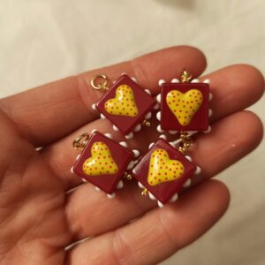 Alternative view of Ciondolo cuore bordeaux quadrato in ceramica e acciaio