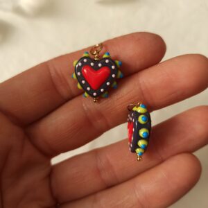 Ciondolo cuore sacro blu in ceramica e acciaio