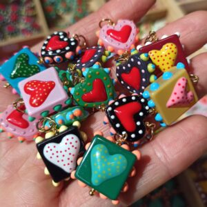 Cuore sacro in ceramica