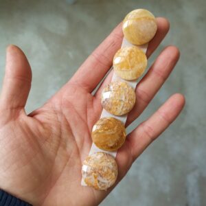 Cabochon tondo grande Onice ocra striato