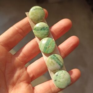 Cabochon tondo medio Onice verde striato