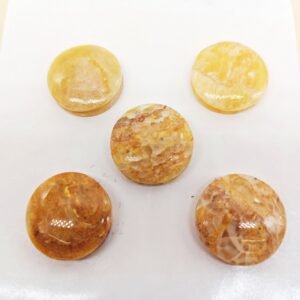 Alternative view of Cabochon tondo grande Onice ocra striato