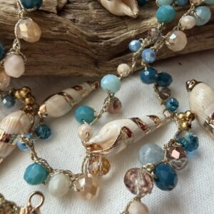 Alternative view of Ciondolo conchiglia naturale #1 con bordo dorato