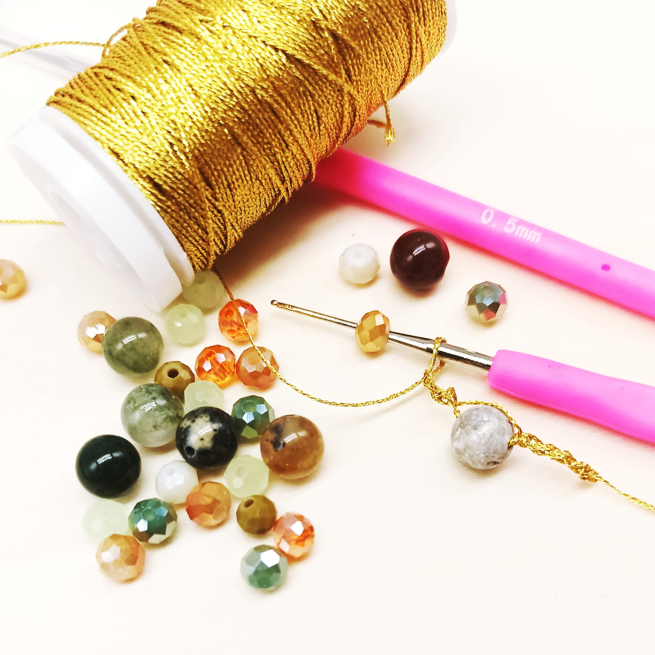 Uncinetto 0,5 mm per lavorazione rosario - immagine 2