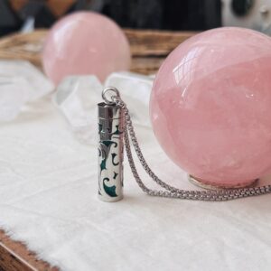 Alternative view of Collana Bottiglietta per Aromaterapia Arabesco