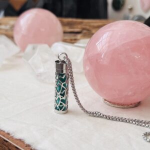 Alternative view of Collana Bottiglietta per Aromaterapia Cuori