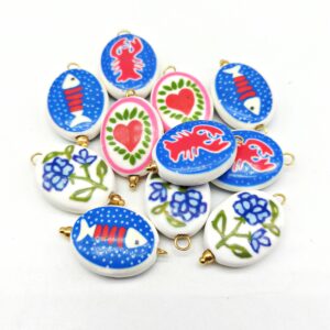 Ovali in ceramica dipinti