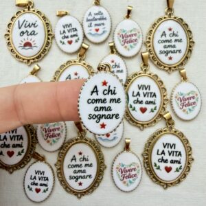 Ciondolo Medaglietta Ovale in Acciaio A Chi Come Me Ama Sognare 2,5 cm x 1,8 cm