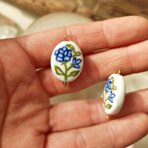 Alternative view of Ovale Fiori blu in ceramica