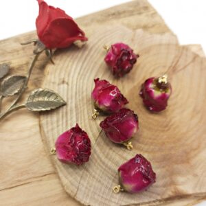 Ciondolo rosa resina