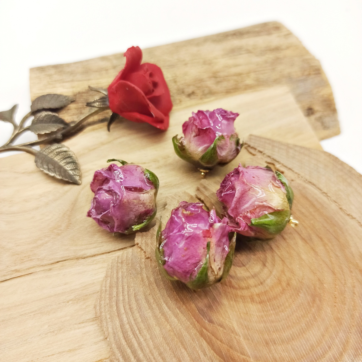 Ciondolo pendente bocciolo fiore in resina rosa antico