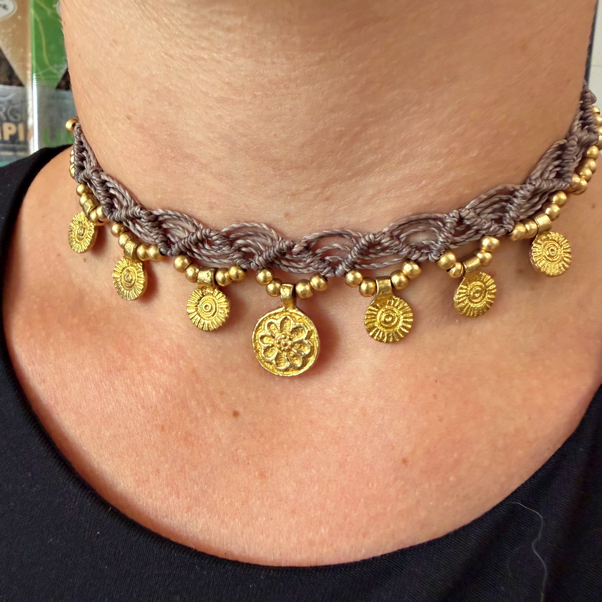 Esempio di Collana a Macramè con Filo Linhasita e ottone
