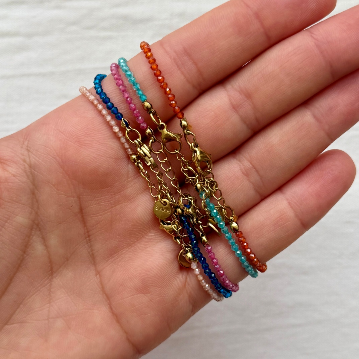 Bracciale da indossare Cristallo Sfaccettato taglio Zircone 2 mm chiusura in Acciaio dorato - immagine 3