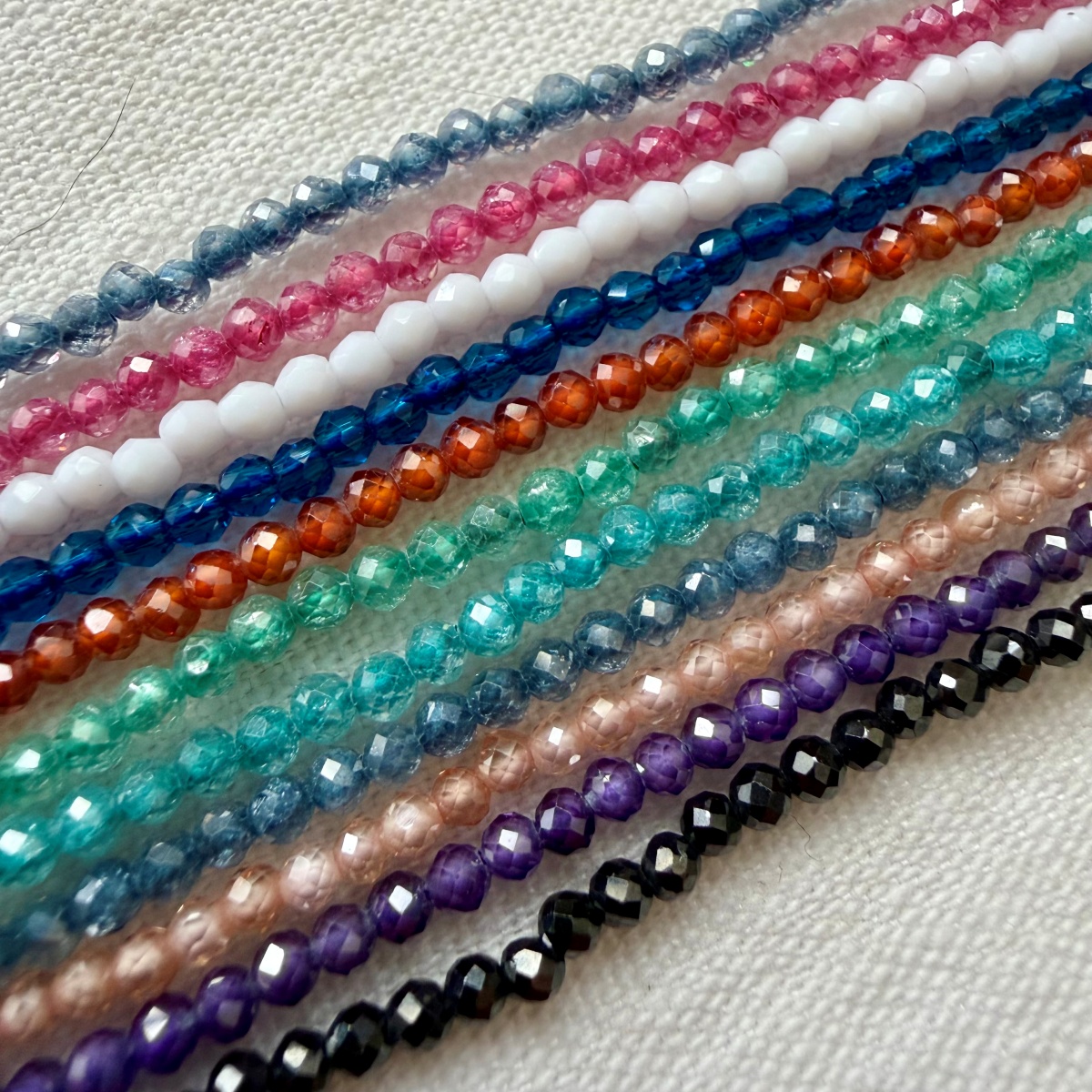 Bracciale da indossare Cristallo Sfaccettato taglio Zircone 2 mm chiusura in Acciaio dorato - immagine 2