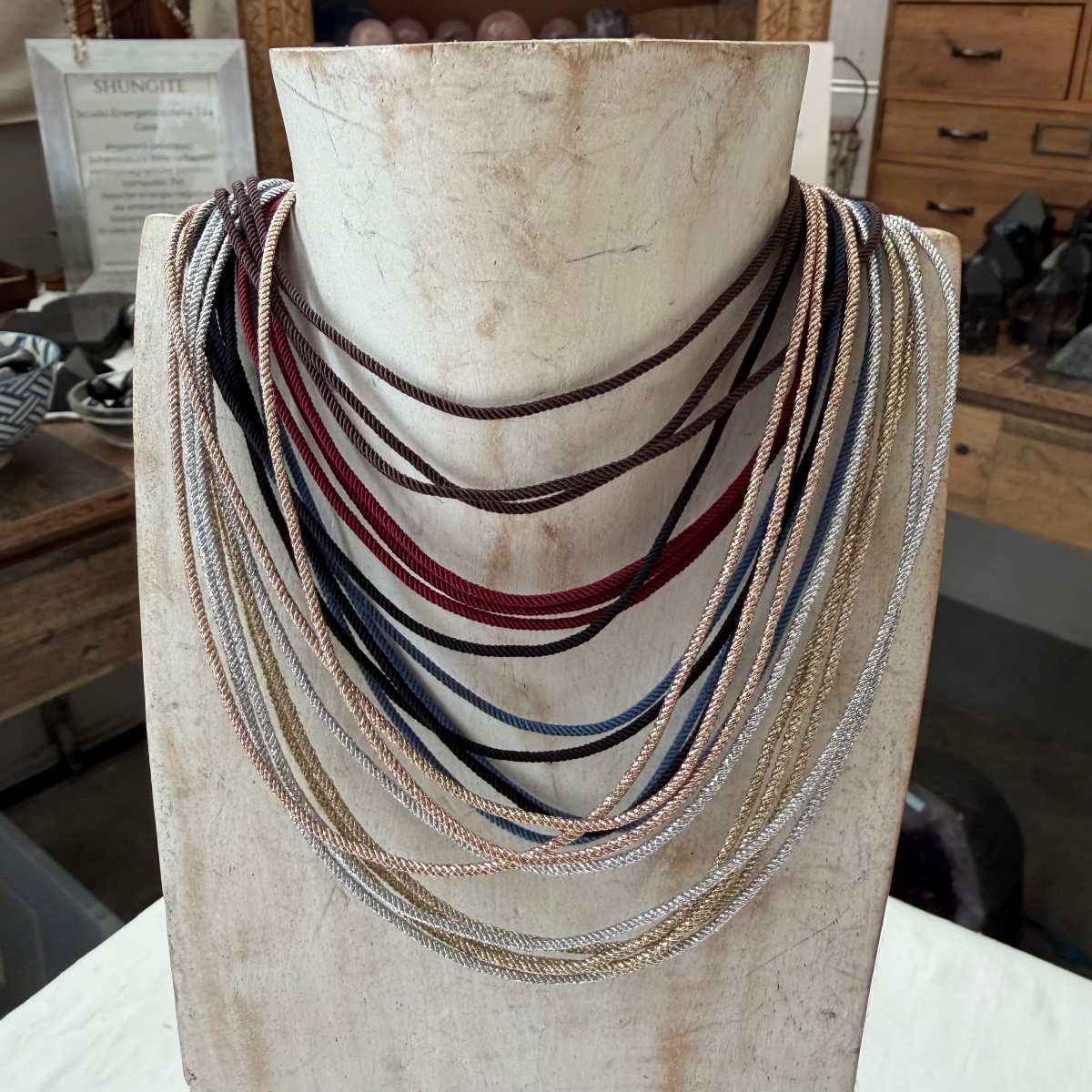 Collana Girocollo in Cordino Sintetico Intrecciato con Chiusura Acciaio Dorato o Argentato
